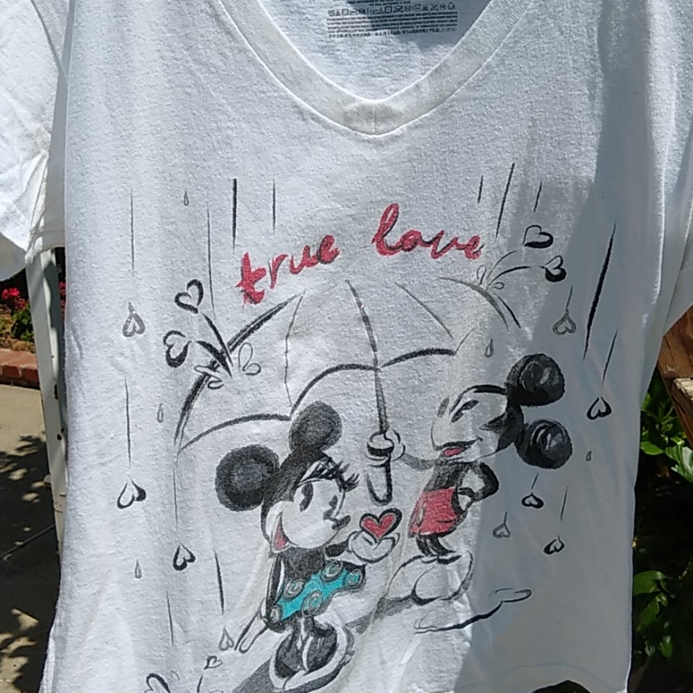 Disney All Cotton V-Neck Tee "True Love" Umbrella - Picture 2 of 5